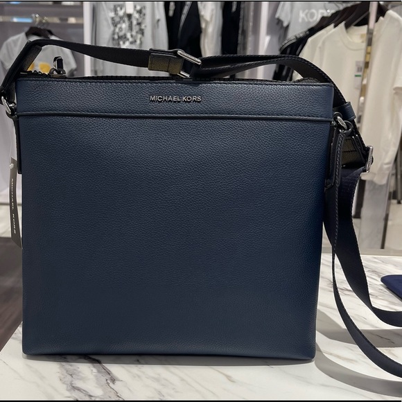 Michael Kors Mens Messenger Bag - Picture 1 of 2